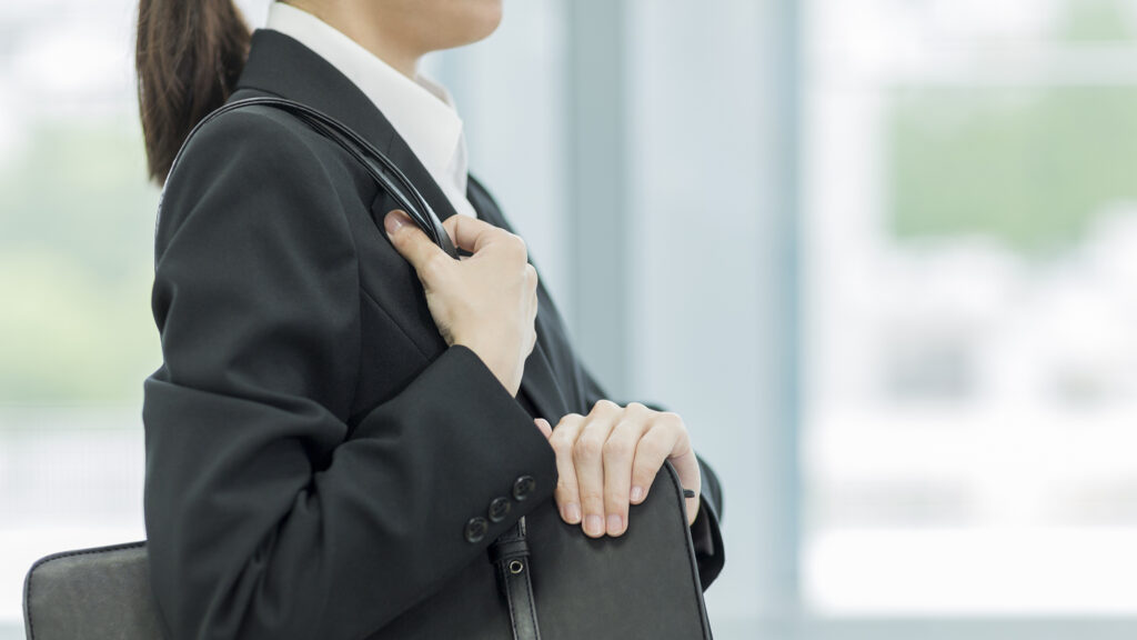 転職活動中の女性