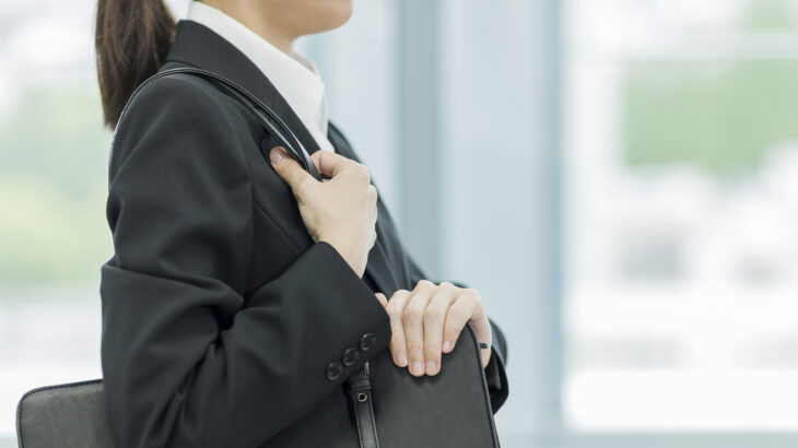 転職活動中の女性